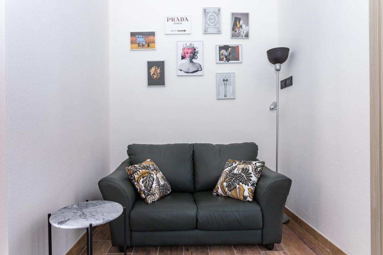 Living G Room กาญารี ภายนอก รูปภาพ