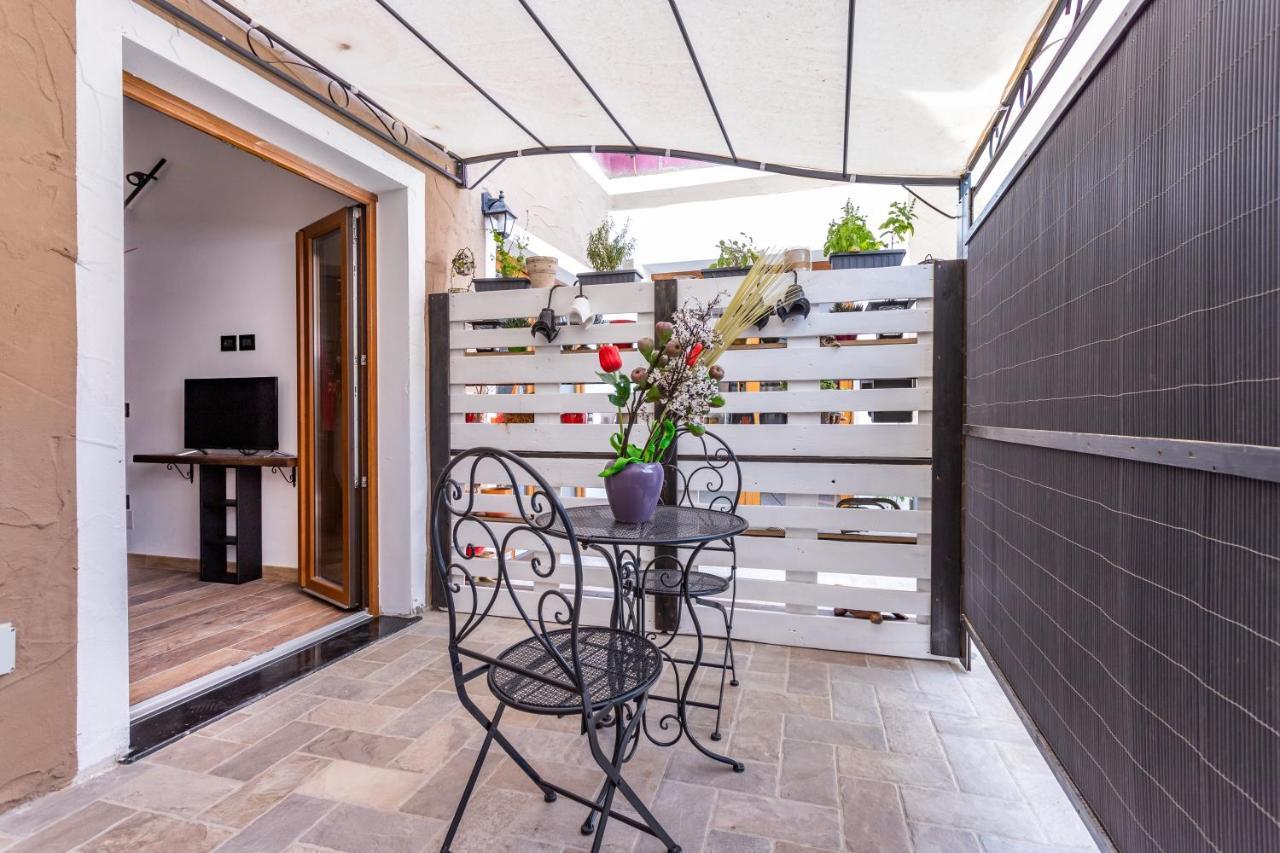 Living G Room กาญารี ภายนอก รูปภาพ